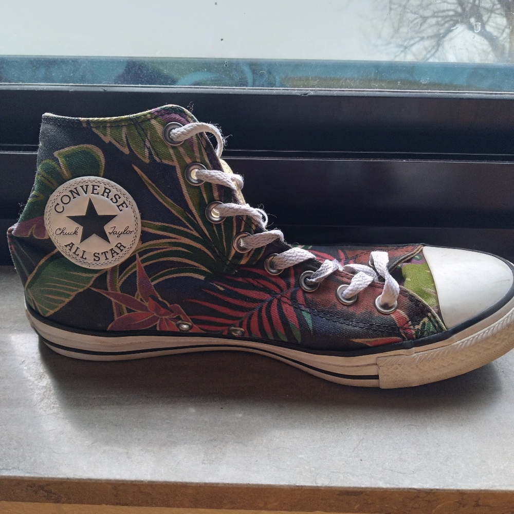 Floral Pattern Converse All-Star Shoes (Size 10 Women's)